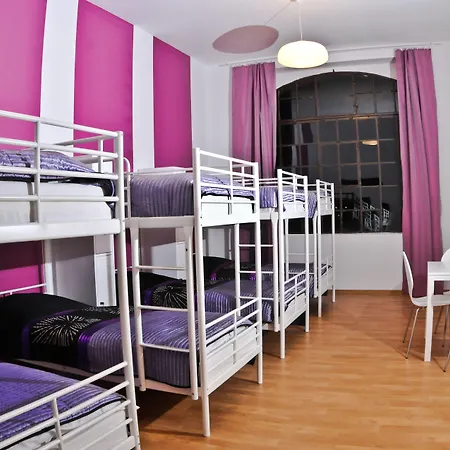 Big Auberge de jeunesse *